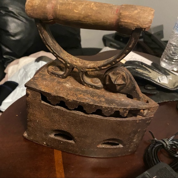 Antique Cast Iron Coal Clothes Press 1800scVintage Primitive Iron, Wood Handle - Picture 3 of 13